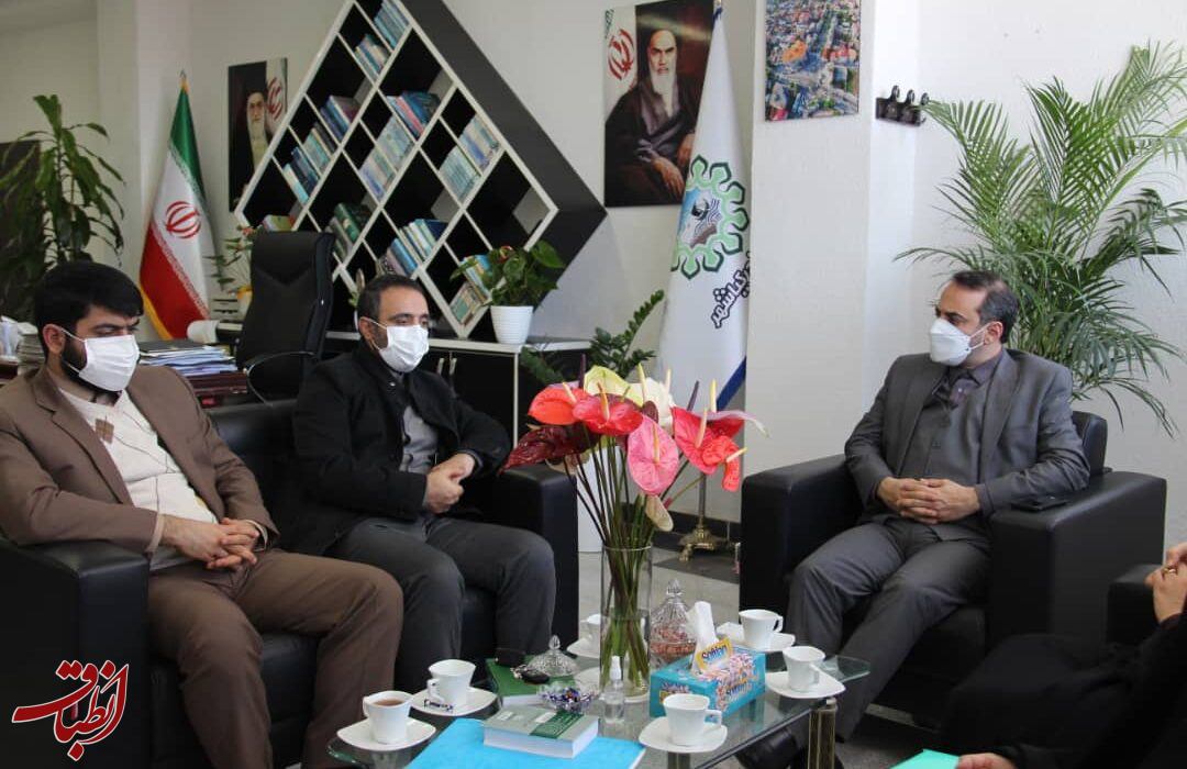 مدیرکل نهاد کتابخانه‌های عمومی استان گیلان با شهردار بندرکیاشهر دیدار کرد