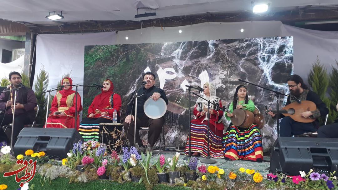 کنسرت ناصر وحدتی مردم توسط شهرداری در جزیره استخر لاهیجان برگزار شد + تصاویر