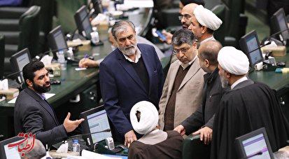 جنجال بر سر رشوه‌گیری نمایندگان از ایران‌خودرو| مجلس: ما انقلابی هستیم و رشوه نمی‌گیریم!