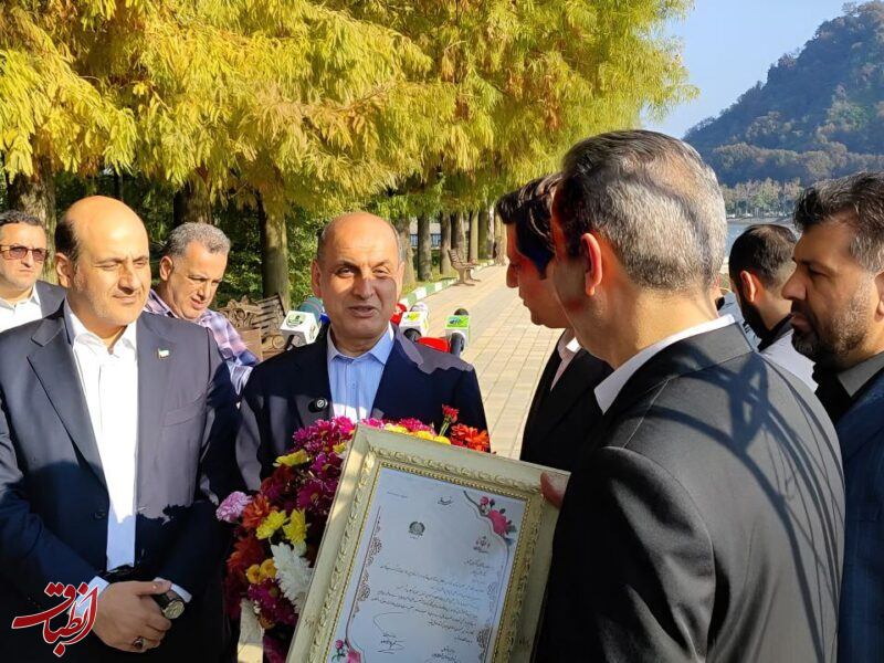تجلیل مدیریت شهری لاهیجان از استاندار گیلان بهمناسبت برگزاری اجلاس بینالمللی استانداران ساحلی خزر