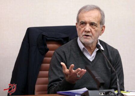 افرادی که به تریبون‌های رسمی دسترسی دارند، باید مراقبت کنند که سخنان آنان در تعارض با مصالح کشور قرار نگیرد